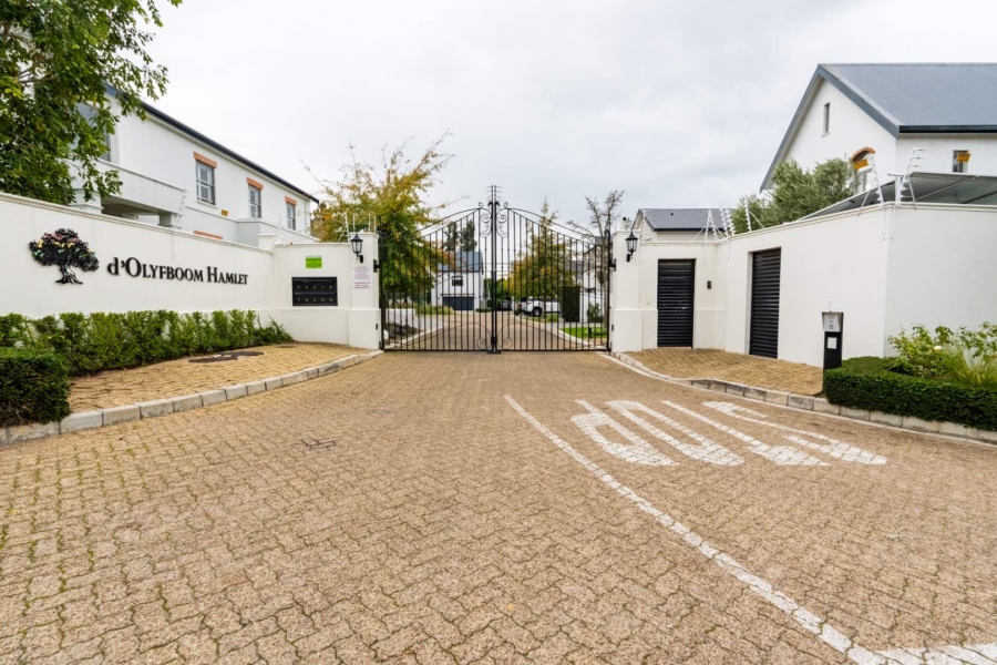 4 Bedroom Property for Sale in Lemoenkloof Western Cape